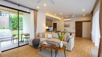 Free minibar, in-room safe, desk, laptop workspace