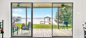 Cute Lakefront Cabin with Beautiful Sunsets in charming Gun Barrel City