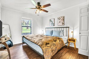 2 chambres, fer et planche à repasser, Wi-Fi, draps fournis