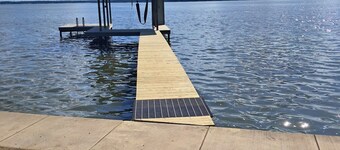 Cute Lakefront Cabin with Beautiful Sunsets in charming Gun Barrel City
