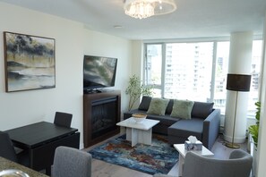 Smart TV, fireplace
