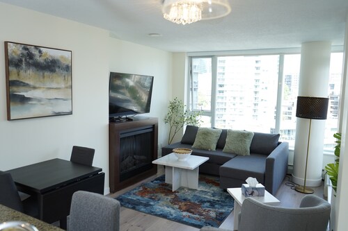 Heart of the City / Free Parking | Pool | HotTub