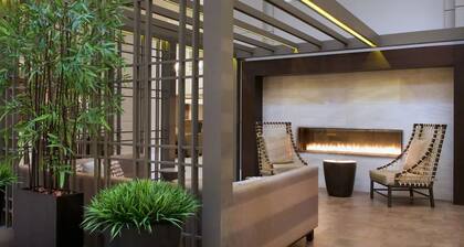Explore Fairfax from a Comfortable Stay Near GMU and Fair Oaks Mall