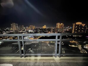 Condo, 1 Bedroom, Smoking, Balcony | Property grounds - Flair Towers Condo Near MRT Bonifacio and Shaw Within Greenfields (Mandaluyong)