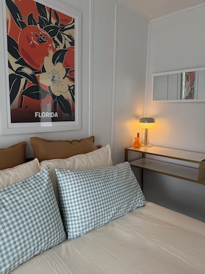 Iron/ironing board, WiFi, bed sheets