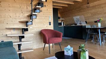 Una televisión, una pantalla de ordenador