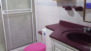 Unclassified image, 3 of 9, button - Stay Near Playa Spratt! 2BR Sleeps 8 Wi-fi AC (San Andrés)