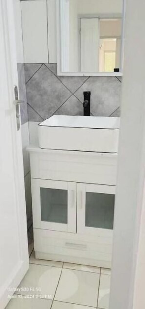 Asciugamani, sapone, carta igienica