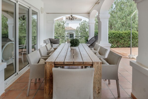 Outdoor dining