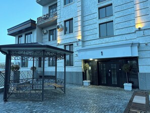 Exterior - Minor River apartments. Good location, real photos. (Тоshkent)