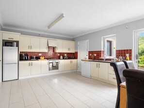 Køleskab, mikrobølgeovn, ovn, opvaskemaskine