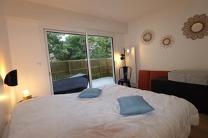 2 bedrooms, iron/ironing board, travel crib, free WiFi