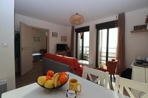 Smart TV, table tennis