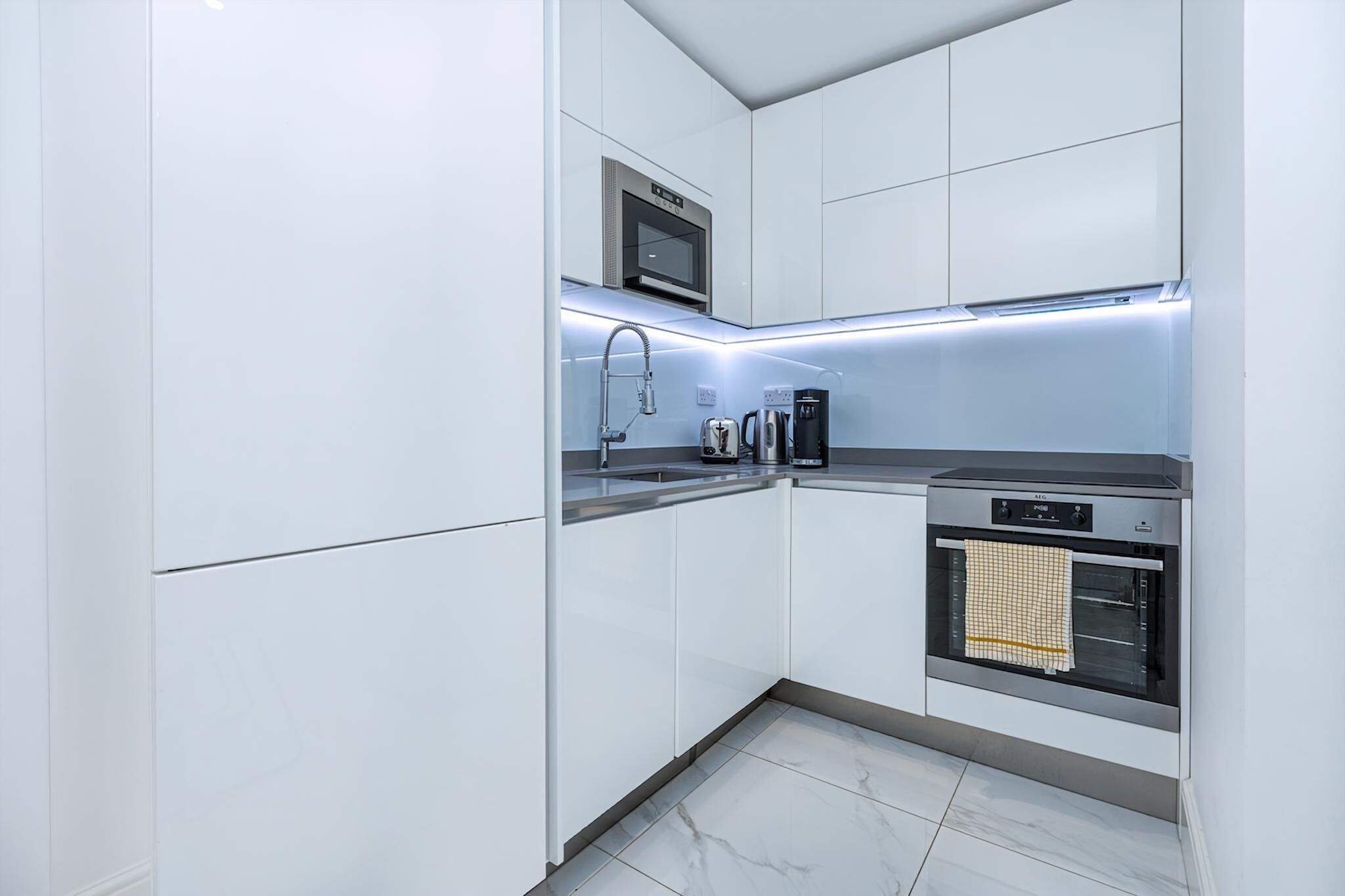 Apartment (Modern Flat, Steps from Oxford Street) | Eigene Küche