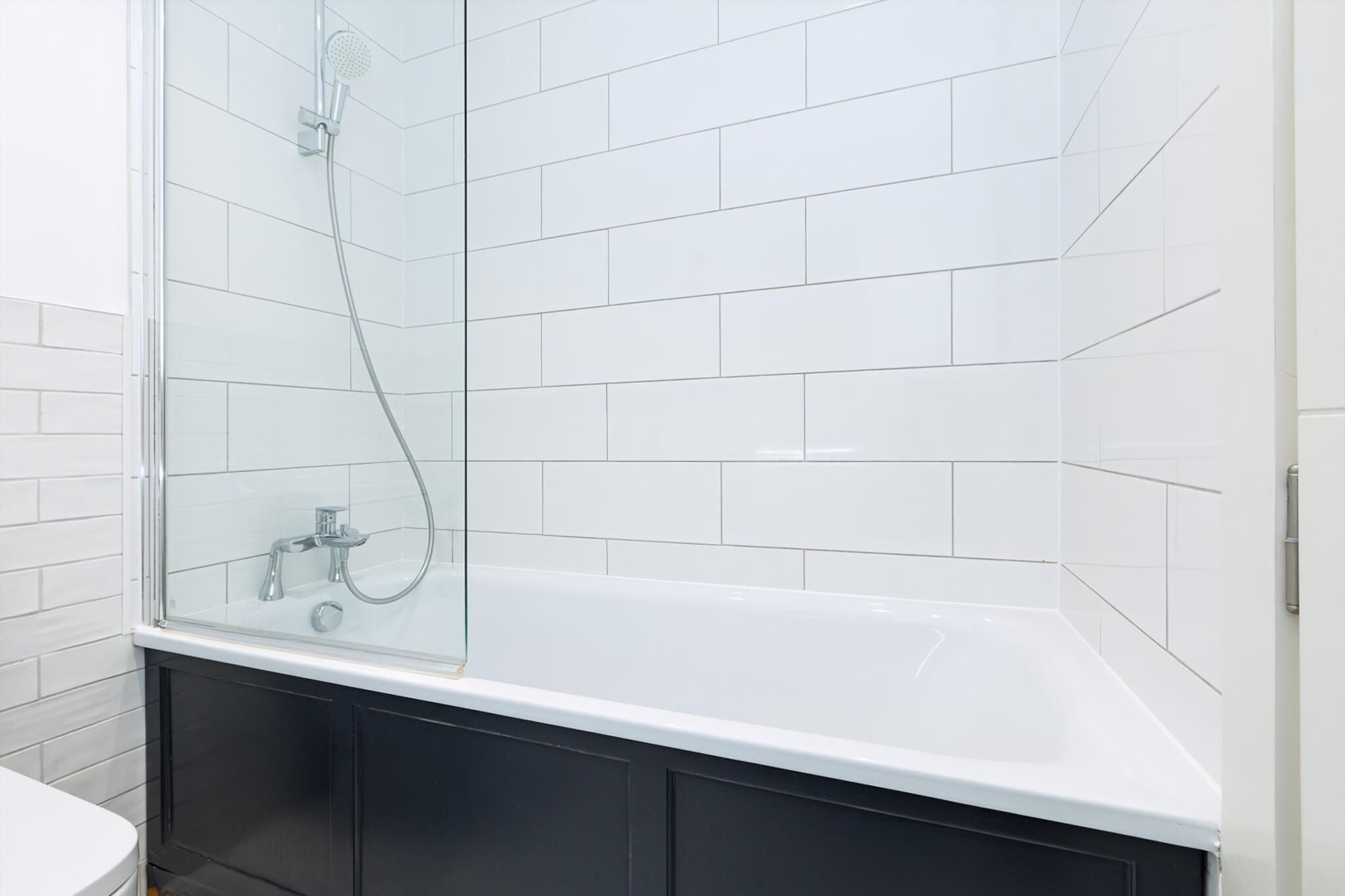 Apartment (Modern Flat, Steps from Oxford Street) | Bathroom