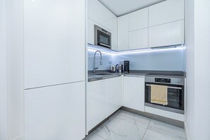 Apartment (Modern Flat, Steps from Oxford Street) | Private kitchen - Modern Flat, Steps From Oxford Street! (London)