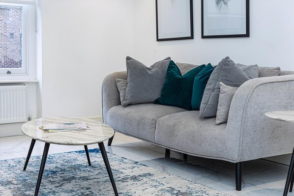 Apartment (Modern Flat, Steps from Oxford Street) | Living room