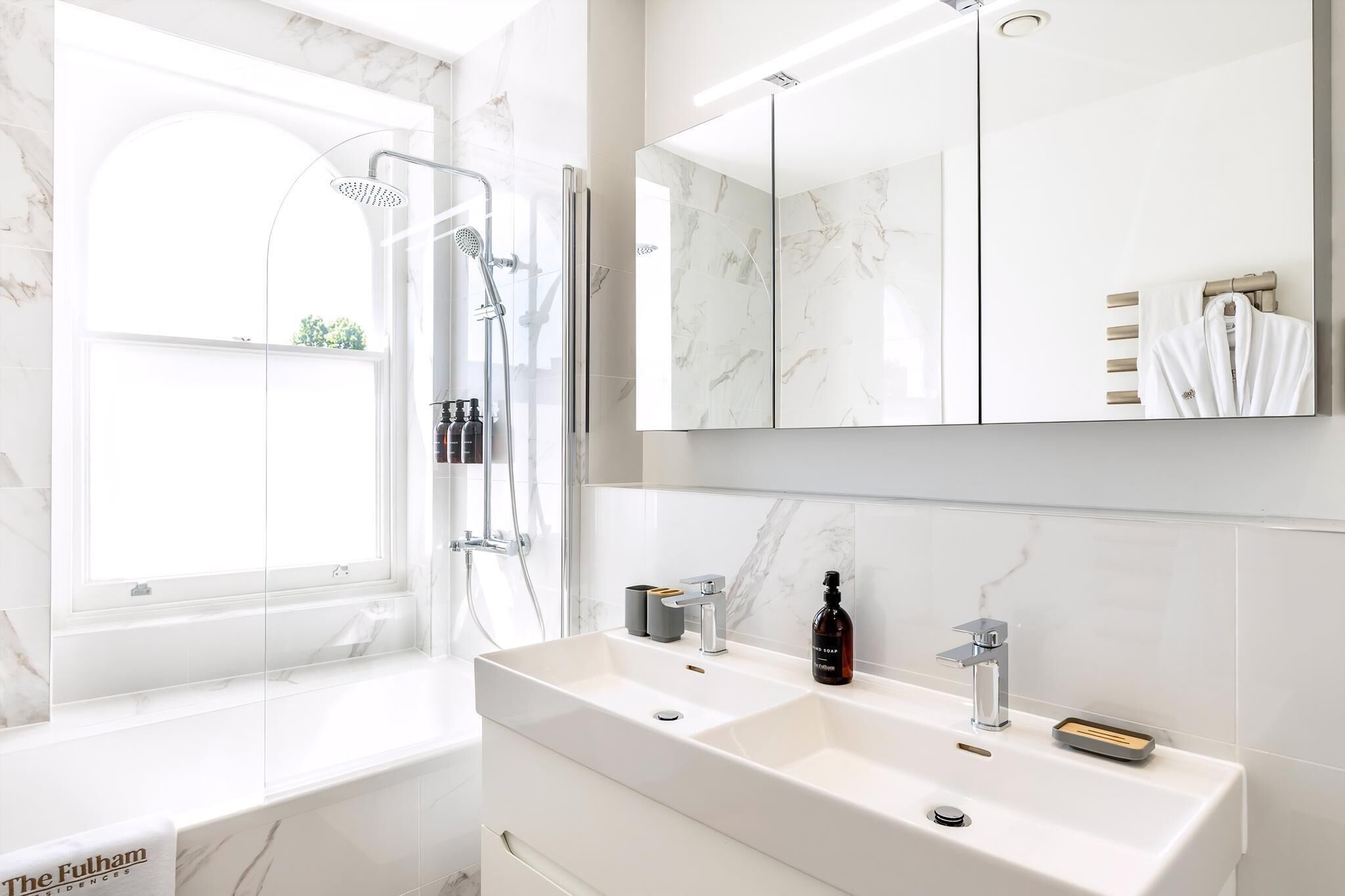 Apartment (Light & Luxury Chelsea Apartment: Pri) | Bathroom