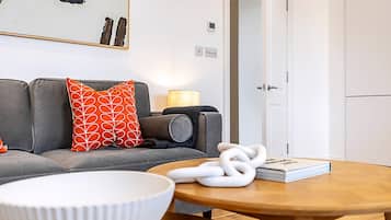 Apartment (Light & Luxury Chelsea Apartment: Pri) | Living room