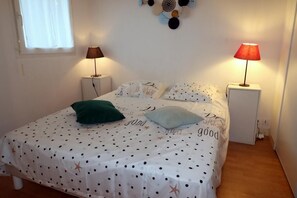 1 bedroom, iron/ironing board