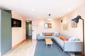 Leilighet (Bright 2-Bed Home Near Putney Riversi) | Oppholdsrom | TV