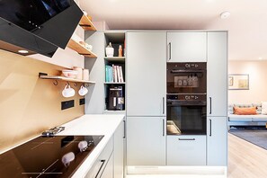 Apartment (Bright 2-Bed Home Near Putney Riversi) | Private kitchen