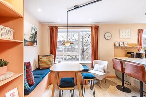 Apartamento (Bright 2-Bed Home Near Putney Riversi) | Sala de estar | TV