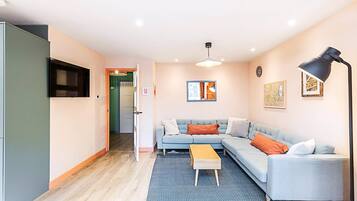 Apartamento (Bright 2-Bed Home Near Putney Riversi) | Sala de estar | TV