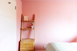 Apartment (Bright 2-Bed Home Near Putney Riversi) | 2 bedrooms, free WiFi