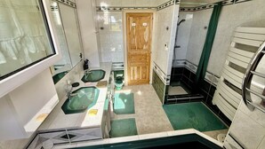 A compact bathroom with two sinks, a shower, and a wooden door. - House Sainte-Marie de Ré (Sainte-Marie-de-Ré)