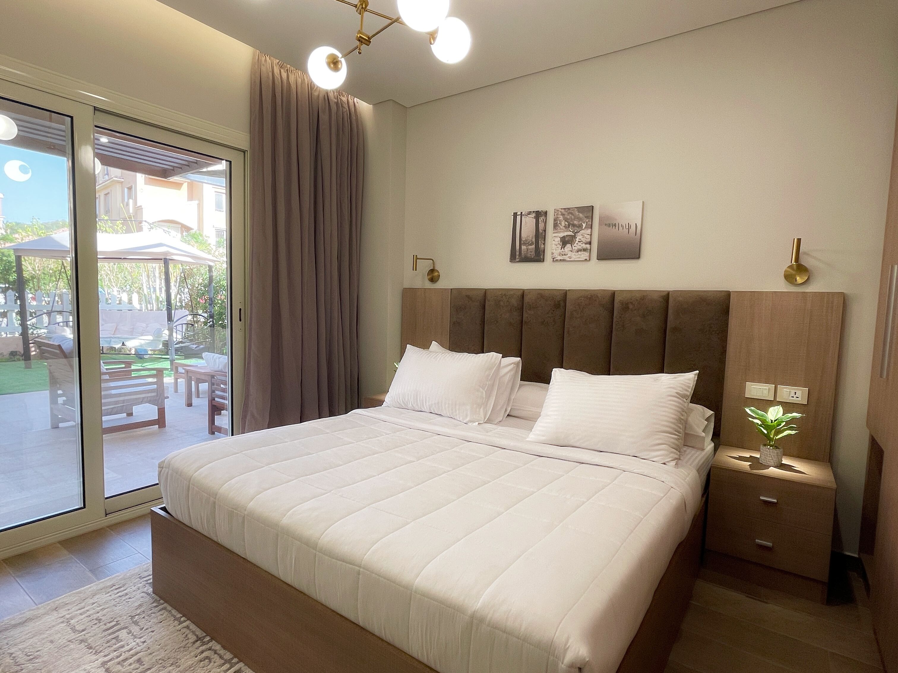 3 habitaciones, tabla de planchar con plancha, internet y ropa de cama 