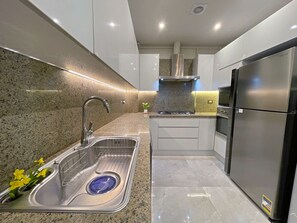 Fridge, microwave, oven, stovetop