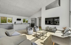 Fernseher, Tischfußball