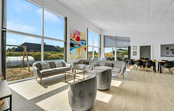 Fernseher, Tischfußball