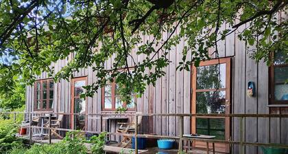Peaceful cottage with view near fjord trails