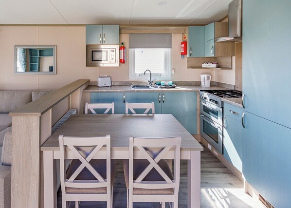 Refrigerador, horno, placa de cocina, tostadora