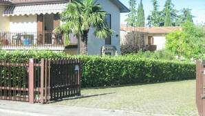 Exterior - Apartment in Lazise near Beach & Pool (Lazise)