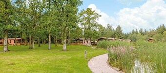 Outstanding and luxurious lodge with one double bedroom and one twin bedroom.
