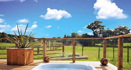 Outstanding and luxurious lodge with one double bedroom and one twin bedroom.