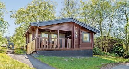 Outstanding and luxurious lodge with one double bedroom and one twin bedroom.