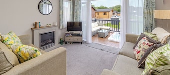 Outstanding and luxurious lodge with one double bedroom and one twin bedroom.
