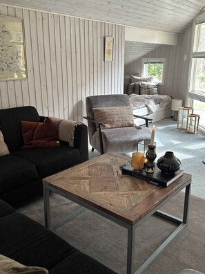 TV, fireplace, stereo