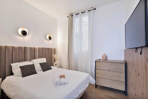 1 bedroom, desk, free WiFi, bed sheets