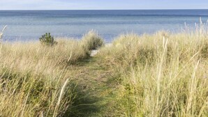 Beach - Simple summer living in magical setting (Nykøbing Sj)