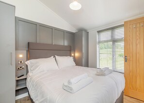 4 bedrooms - 4 bedroom accommodation in Caerwys (Caerwys)