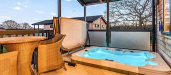 This spacious lodge is perfect for a break away in the English countryside.