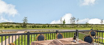 This spacious lodge is perfect for a break away in the English countryside.