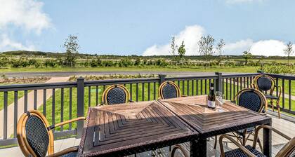 This spacious lodge is perfect for a break away in the English countryside.