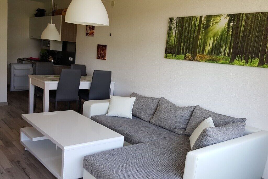 Smart-TV, DVD-Player, Tischfußball, Tischtennisplatte