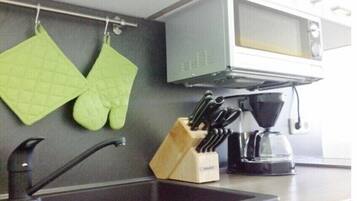 Kühlschrank, Mikrowelle, Herdplatte, Geschirrspüler